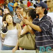 Korean group looked very happy about being able to see their favorite player, Hong Myung-Bo, up close. 