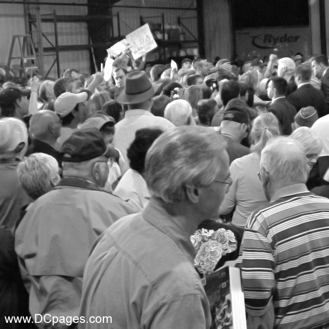 Ripley Towns Folk Gather to Meet Former President Clinton