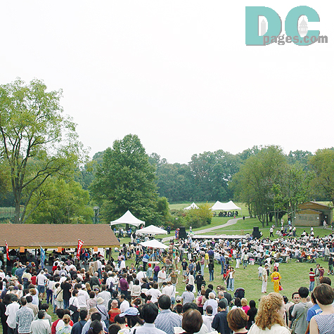 Once a year DC area Japanese communities get together to celebrate the coming of autumn with great entertainment. People had lots of fun with Japanese food, traditional toys and performances. 