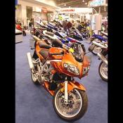 Suzuki's SV1000S, is a Liquid-cooled, 996cc 90 degree V-twin, DOHC 8-valve engine - tuned for exceptional low-to-mid rpm throttle response and torque.