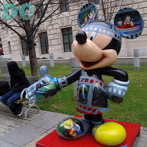 'Celebrate Mickey: 75 InspEARations' Statue - Memories - DENNIS LARKINS has a varied design career, which spans movies and television, live entertainment and themed attractions as well as graphics, illustration and fine art. His entertainment industry work has included large-scale outdoor rock and roll concert sets for such major groups as The Rolling Stones, Led Zeppelin, The Grateful Dead, and The Eagles, among many others.