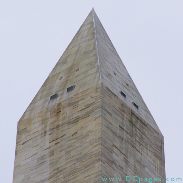 Pyramidion at top of the obelisk weighs 172 tons.