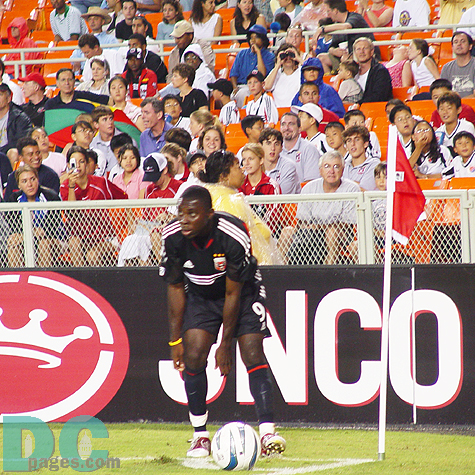 No.9 Adu was about to bend a corner kick hoping to get on a DC United player's head.