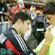 "Thanks for your help" Eskandarian signed his autograph on a Ball Kid shirt. 