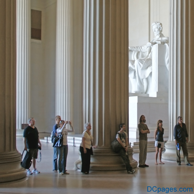 Lincoln Memorial - Enormous Statue Enclosure