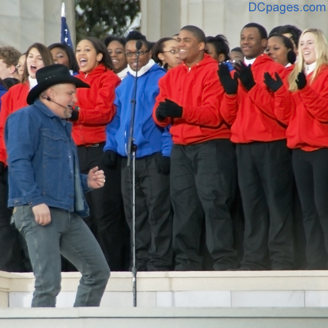 Garth Brooks at the Lincoln Memorial