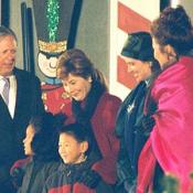 Barbara Bush, Special Guest Singer and some really lucky kids enjoy the lighting of the tree ceremony