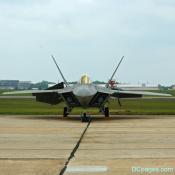 Straight-on view of the Lockheed Martin/Boeing F-22 Raptor, bad guys: you have been warned.