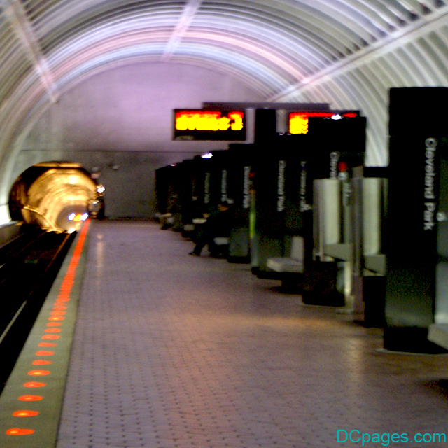 Train arrival: Cleveland Park stop on the Red Line, DC Metro, 2009