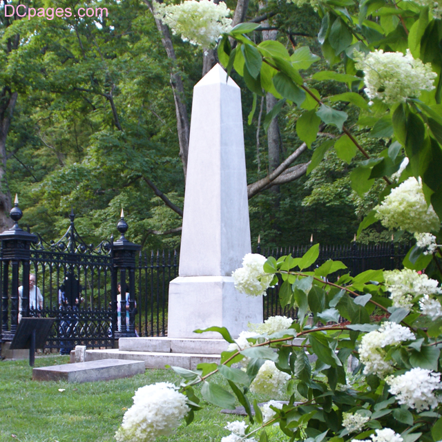 Thomas Jefferson's cemetary marker (monument)
