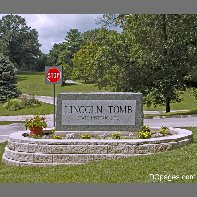 Lincoln Tomb Entrance Sign