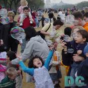 Smithsonian Kite Festival - Kids love bubbles