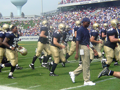 The Midshipmen hussle off the field for half-time.