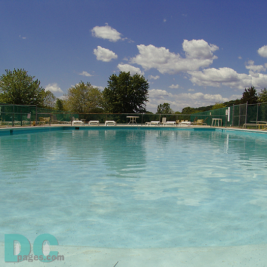 This magnificent view illustrates the enormous size of the pool. The North Fork Resorts keep the water temperature balanced around the clock to ensure members comfort levels.
Tel.540.636.2995