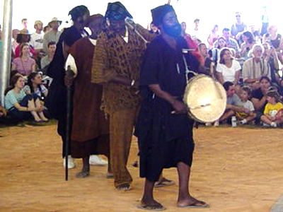 The band, the dancers and the Mayor take a walk around the dance floor before leaving the Timbuktu stage