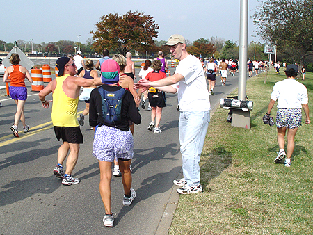 Voluteers were ready to pass out water to the runners.