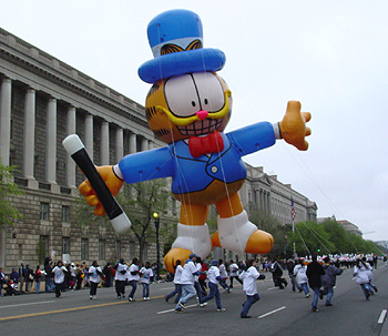 2003 Cherry Blossom Festival: Garfield floats west on Constitution Avenue. 