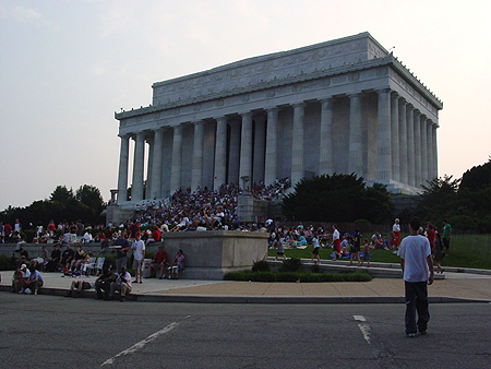 An interesting image of the Lincoln Memorial before the show