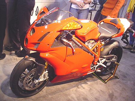 The 999 Testastretta engine, developed on the racetrack.