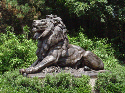 You will find these amazing sculptures all throughout the zoo 
