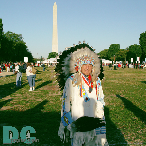 Senator Ben Nighthorse Campbell (R-Colorado), ra Northern Cheyenne Indian poses in front of the National Monument.