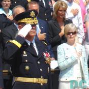 Maj. Gen. Guy C. Swan III, commanding general of U.S. Army Military District of Washington D.C. salutes the the Tomb of the Unknowns. Lynne Pace, wife of Joint Chiefs of Staff U.S. Marine Gen. Peter Pace places hand over her heart in respect.