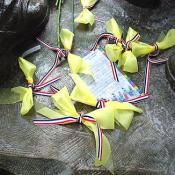 Yellow ribbons and a letter from a fellow soldier.