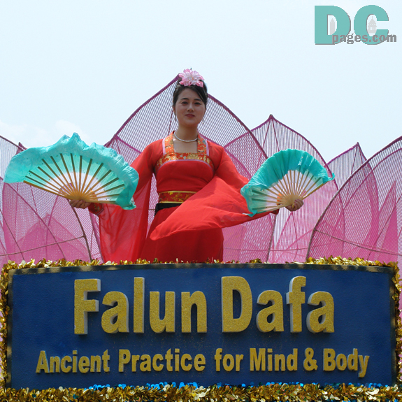 Beautiful Falun Dafa Woman - Displaying the Ancient Practice for Mind and Body