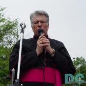 Archbishop Randolph W. Sly of the International Charismatic Episcopal Church prays out loud for a peaceful rally. God may give Pro Life and Pro Choice supporters the key to understanding life and embracing it.