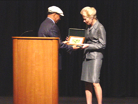 Dr. Saif of the Qatar Foundation and Chairman of DC Commission on the Arts and Humanties  Dorothy McSweeny, 2003 Awards Ceremony, Washington Convention Center, September 12, 2003